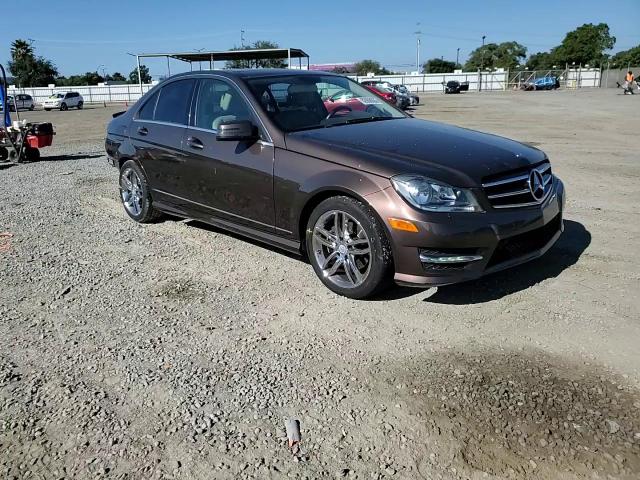 2014 Mercedes-Benz C 250 VIN: WDDGF4HB8EA929113 Lot: 82608035