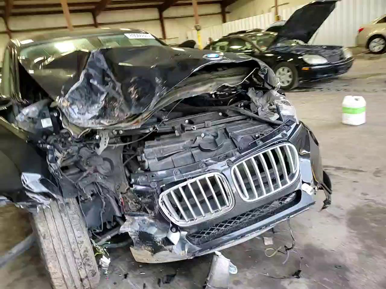 Фото: 5UXWX7C52DL981859