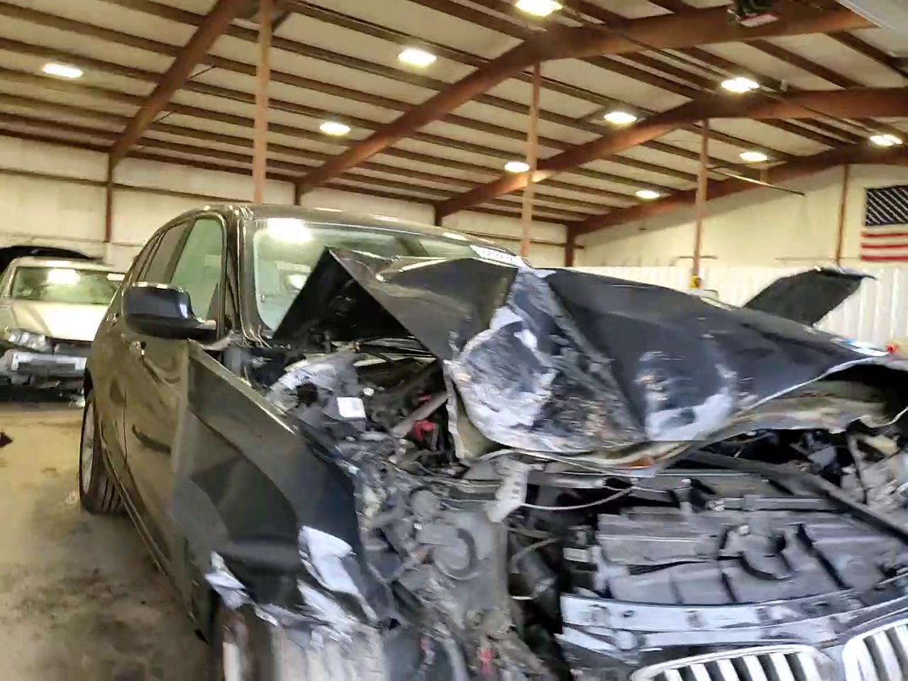 Фото: 5UXWX7C52DL981859