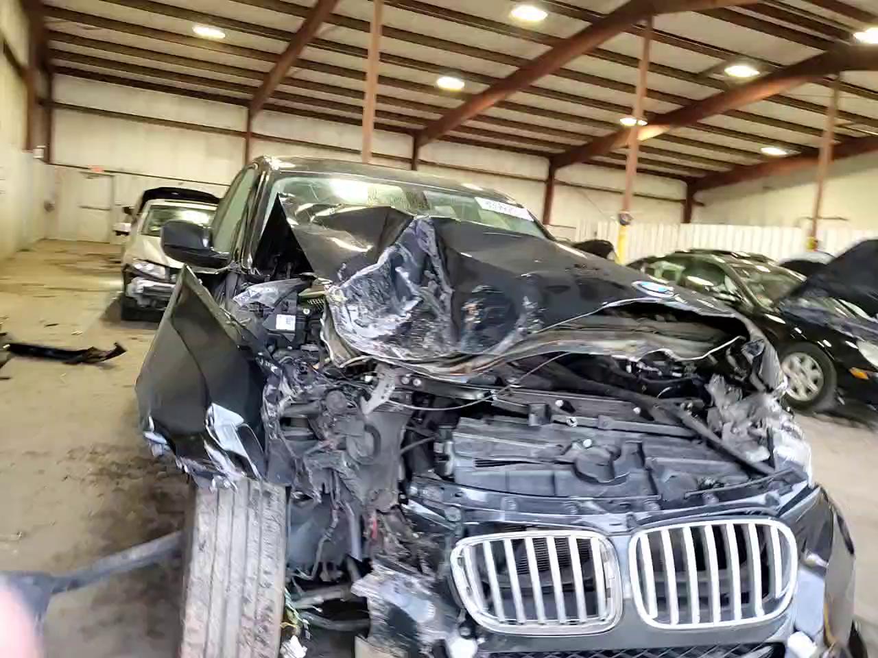 Фото: 5UXWX7C52DL981859