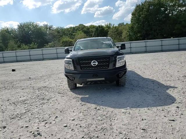 2017 Nissan Titan Sv VIN: 1N6AA1C55HN561000 Lot: 84373705