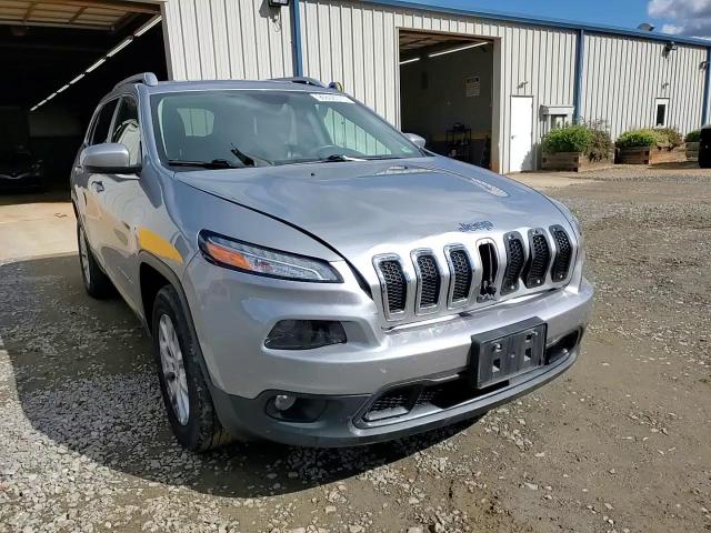 2017 Jeep Cherokee Latitude VIN: 1C4PJMCS8HW570269 Lot: 90606515