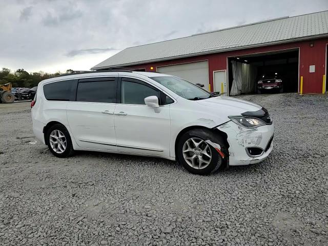 2017 Chrysler Pacifica Touring L VIN: 2C4RC1BG9HR826927 Lot: 85730535