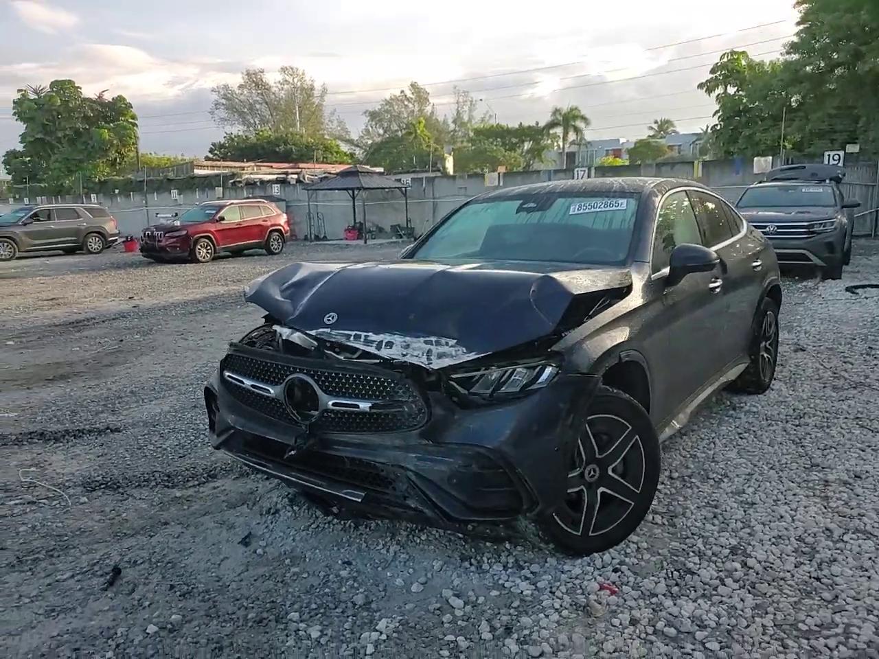 Фото: W1NKJ4HBXRF095897