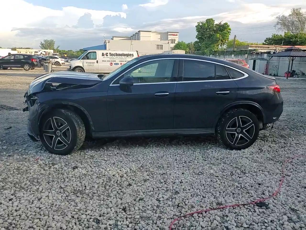 Фото: W1NKJ4HBXRF095897