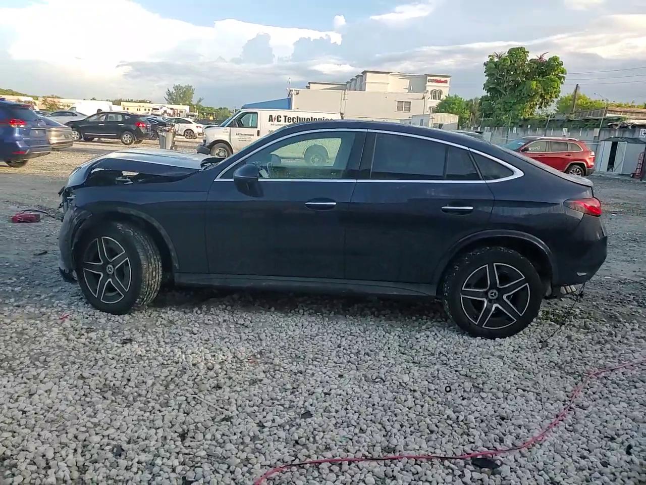 Фото: W1NKJ4HBXRF095897