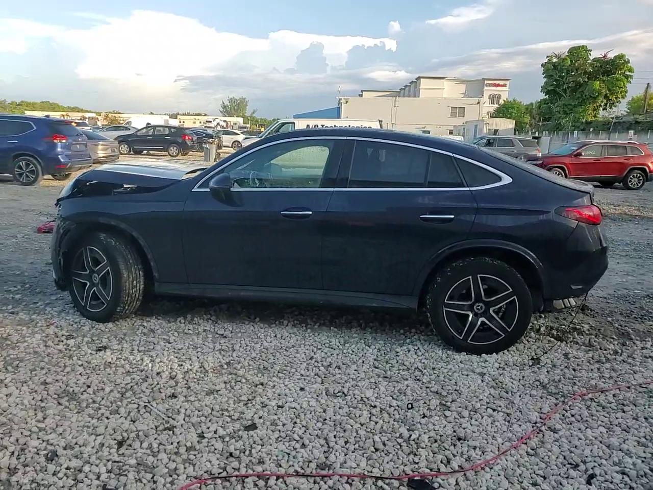 Фото: W1NKJ4HBXRF095897