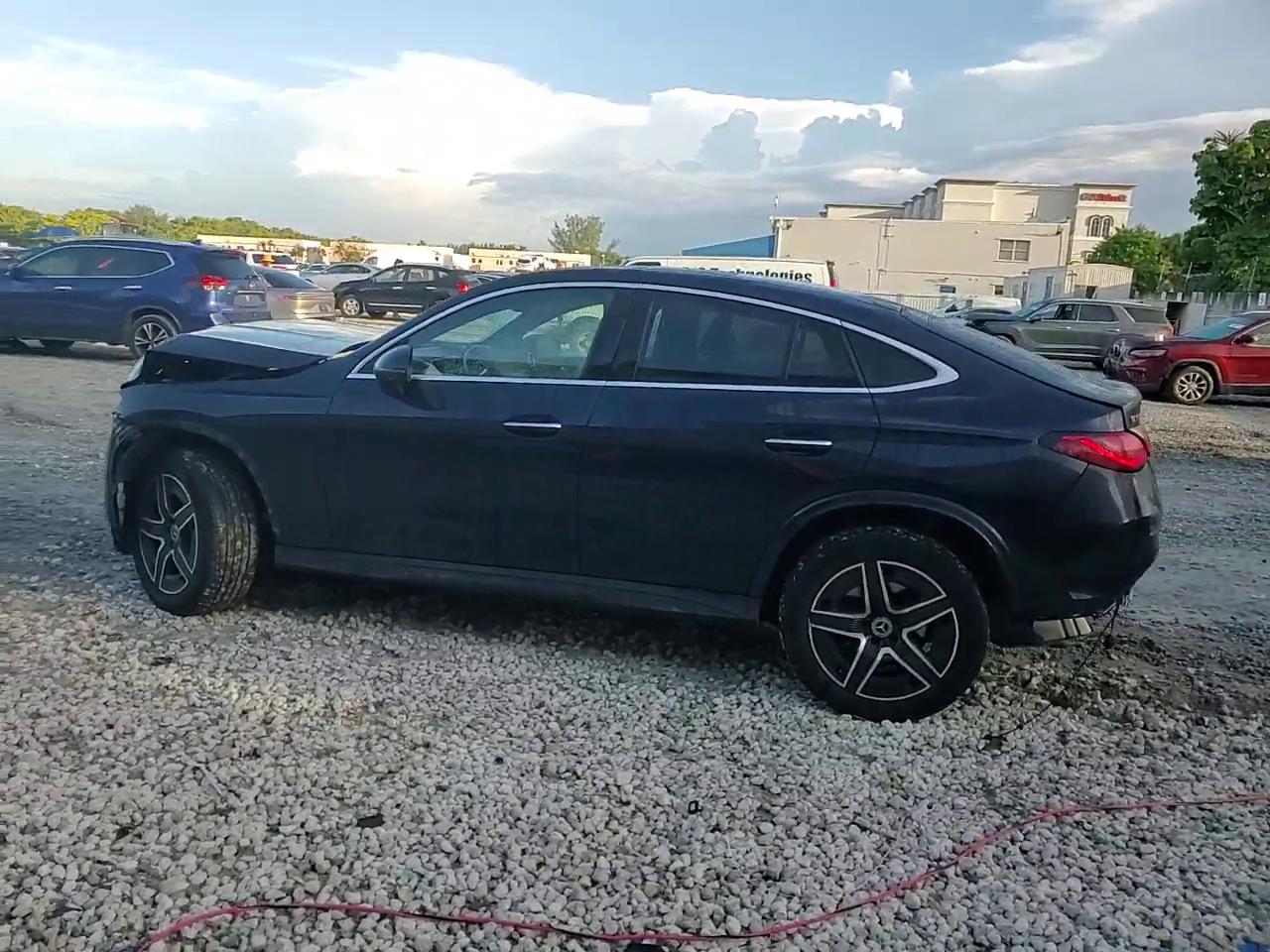 Фото: W1NKJ4HBXRF095897