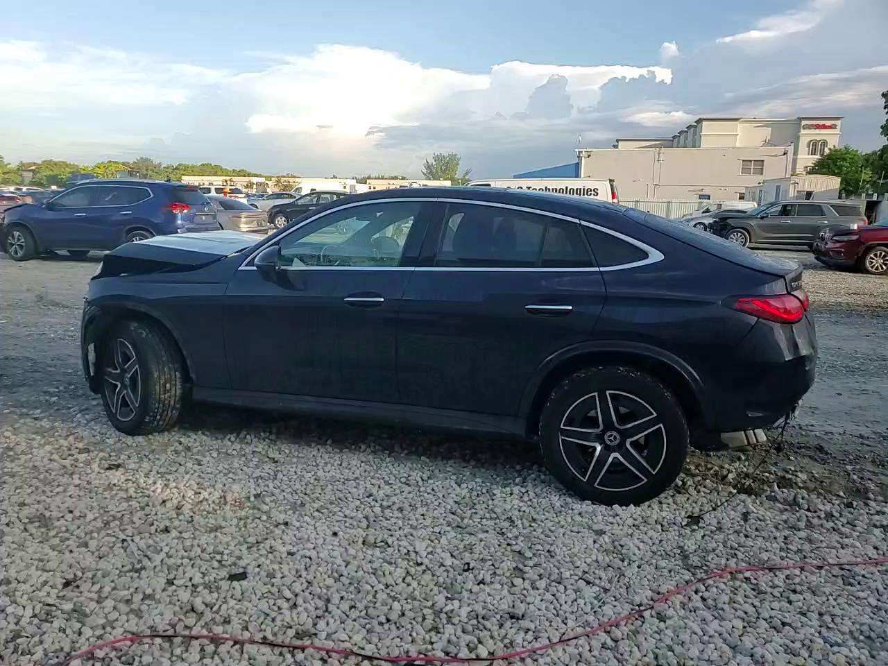 Фото: W1NKJ4HBXRF095897