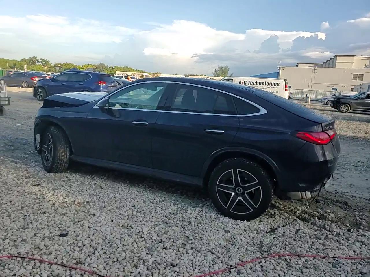 Фото: W1NKJ4HBXRF095897