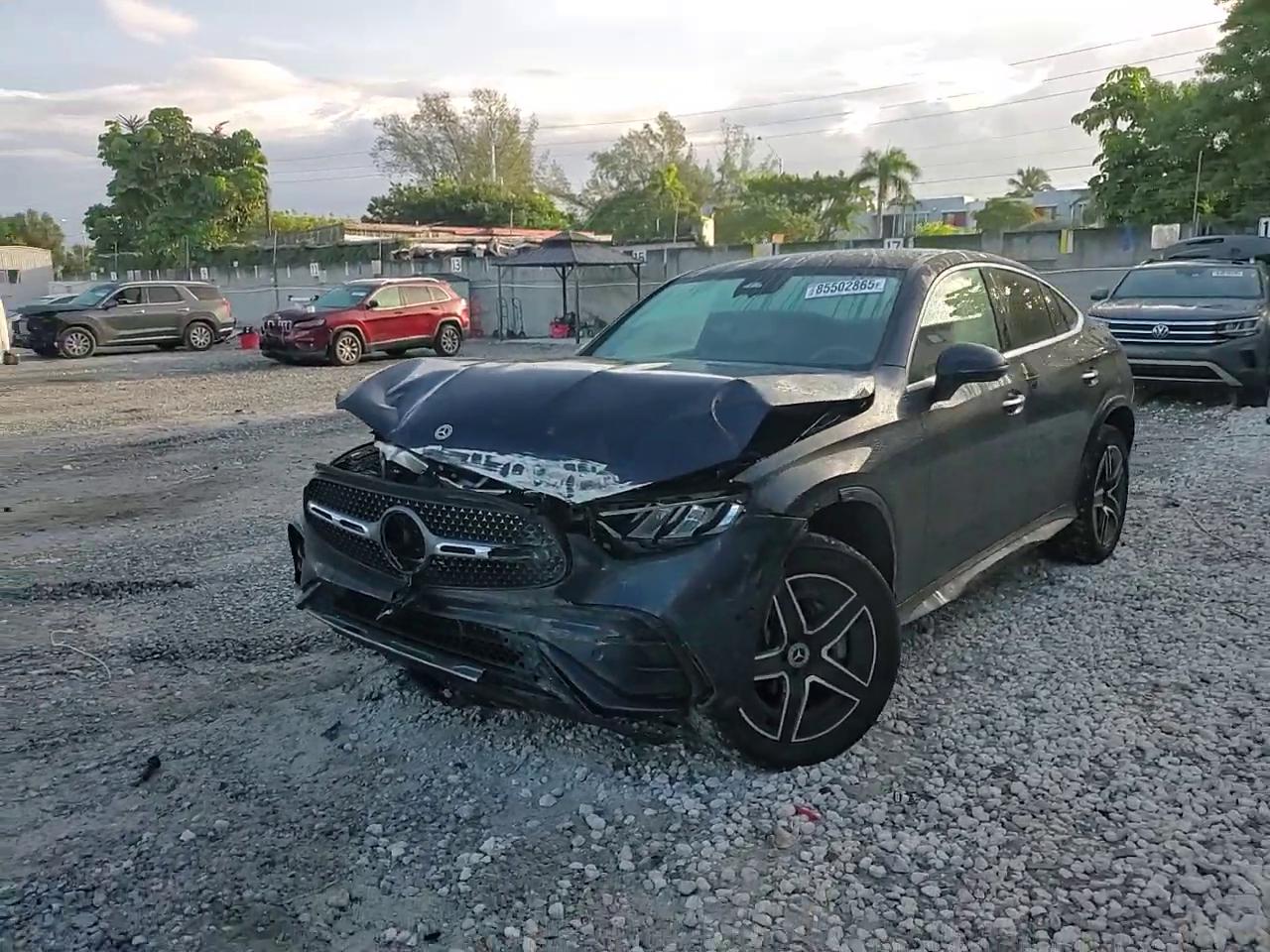 Фото: W1NKJ4HBXRF095897