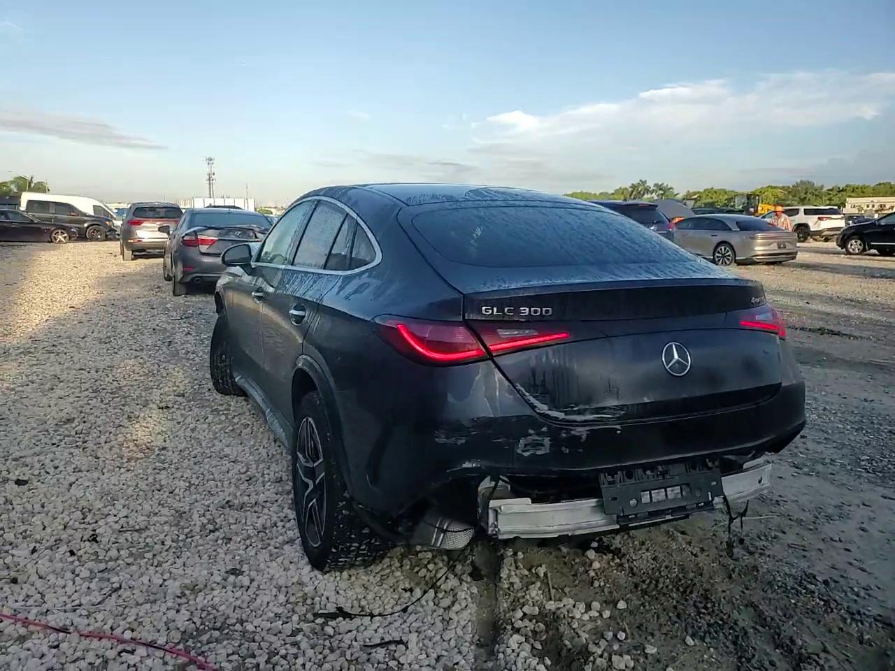 Фото: W1NKJ4HBXRF095897