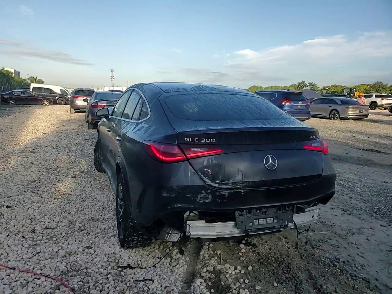 Фото: W1NKJ4HBXRF095897