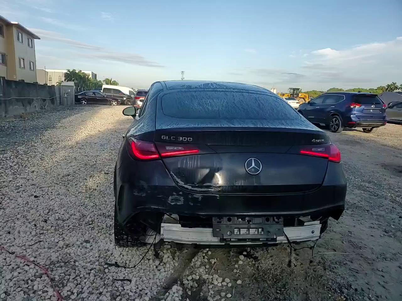 Фото: W1NKJ4HBXRF095897