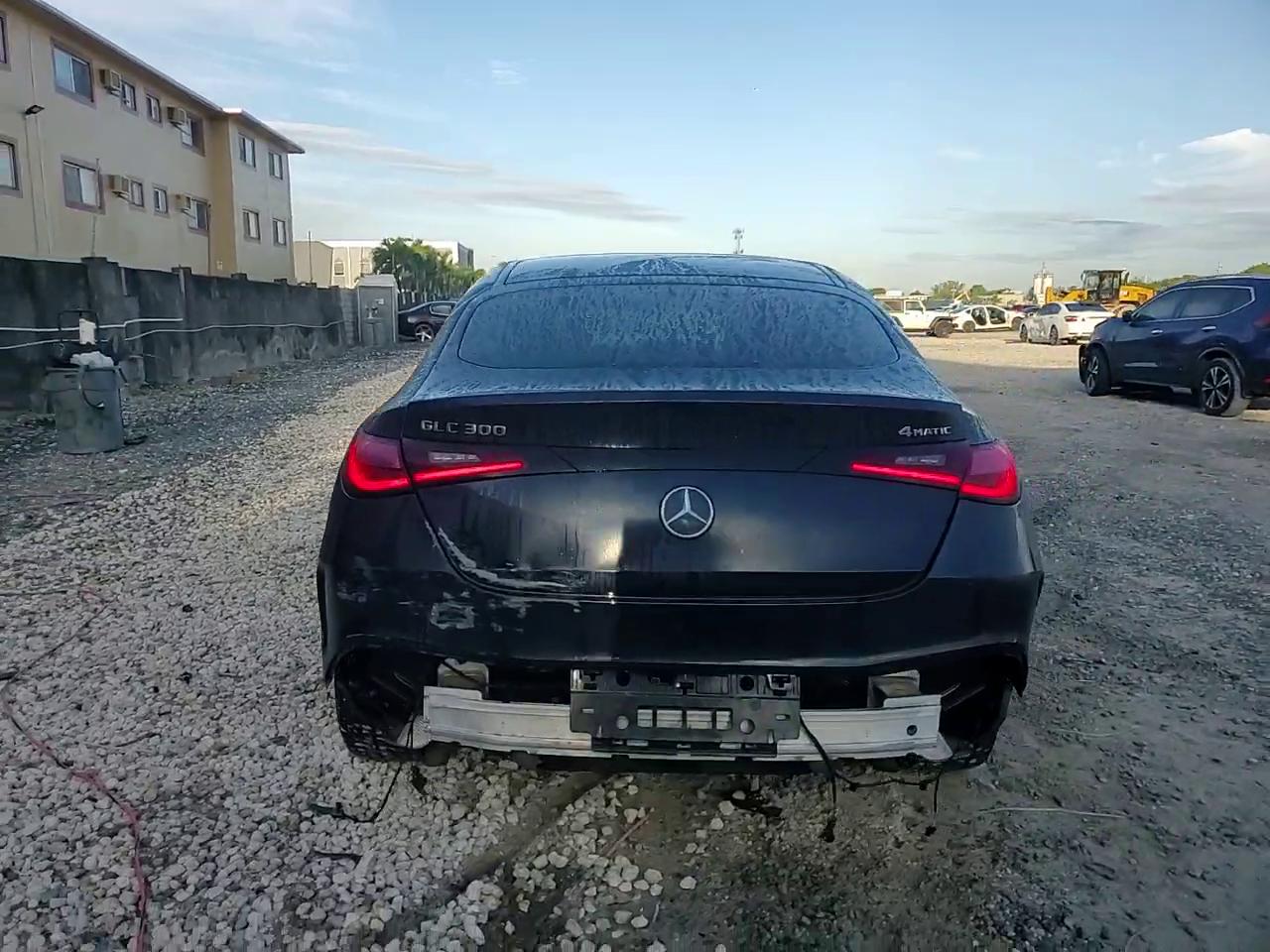 Фото: W1NKJ4HBXRF095897