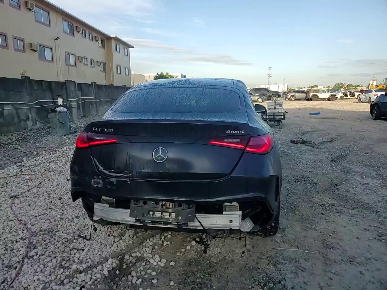 Фото: W1NKJ4HBXRF095897