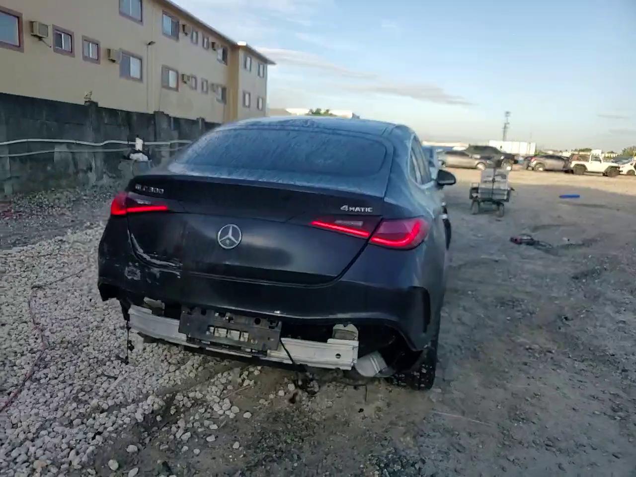 Фото: W1NKJ4HBXRF095897