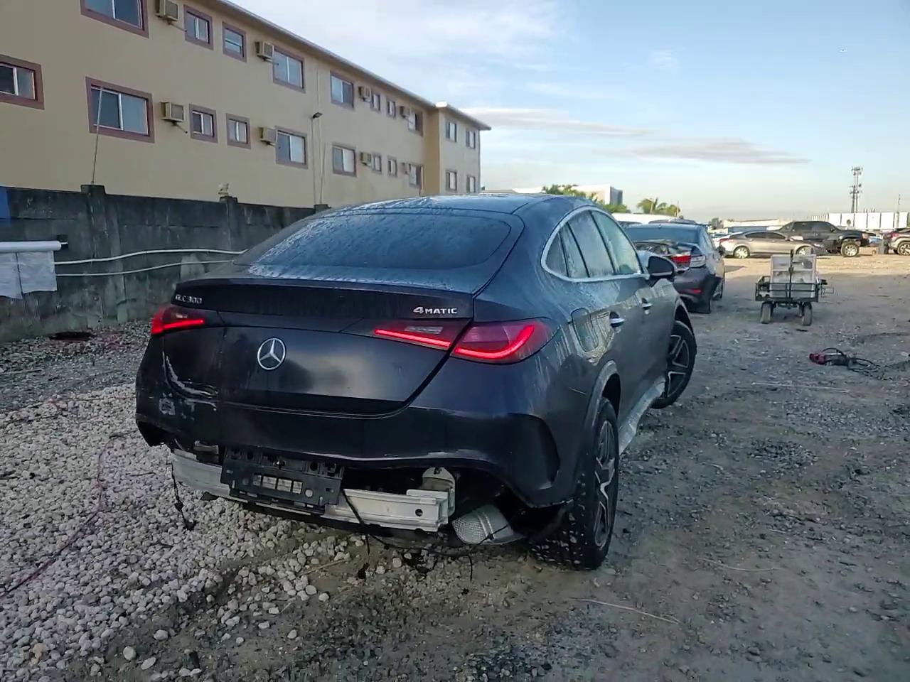 Фото: W1NKJ4HBXRF095897