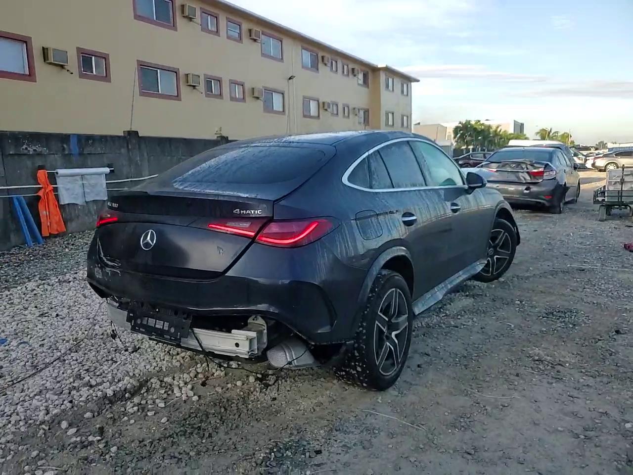 Фото: W1NKJ4HBXRF095897