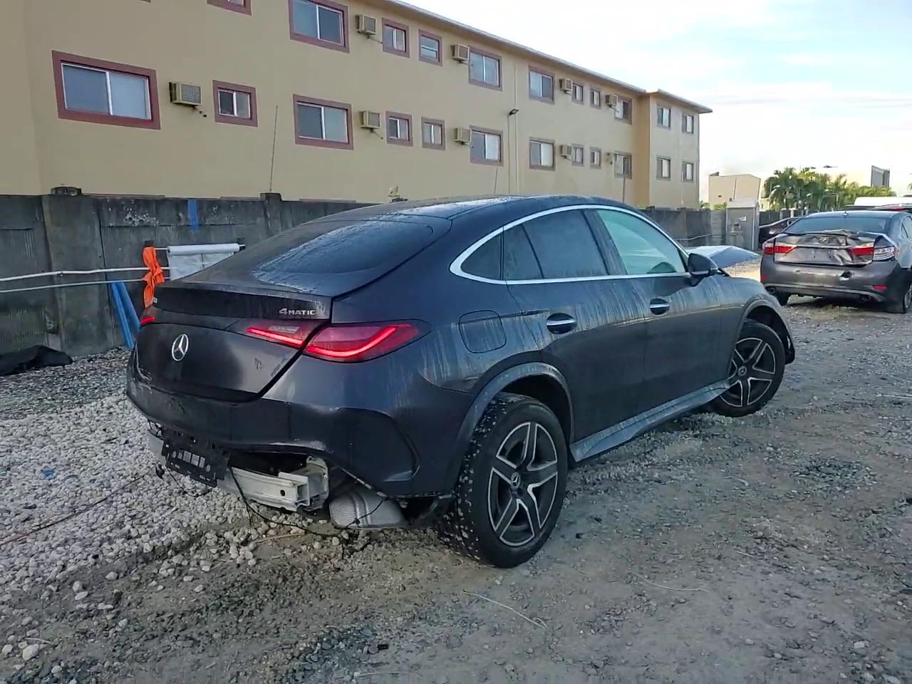 Фото: W1NKJ4HBXRF095897