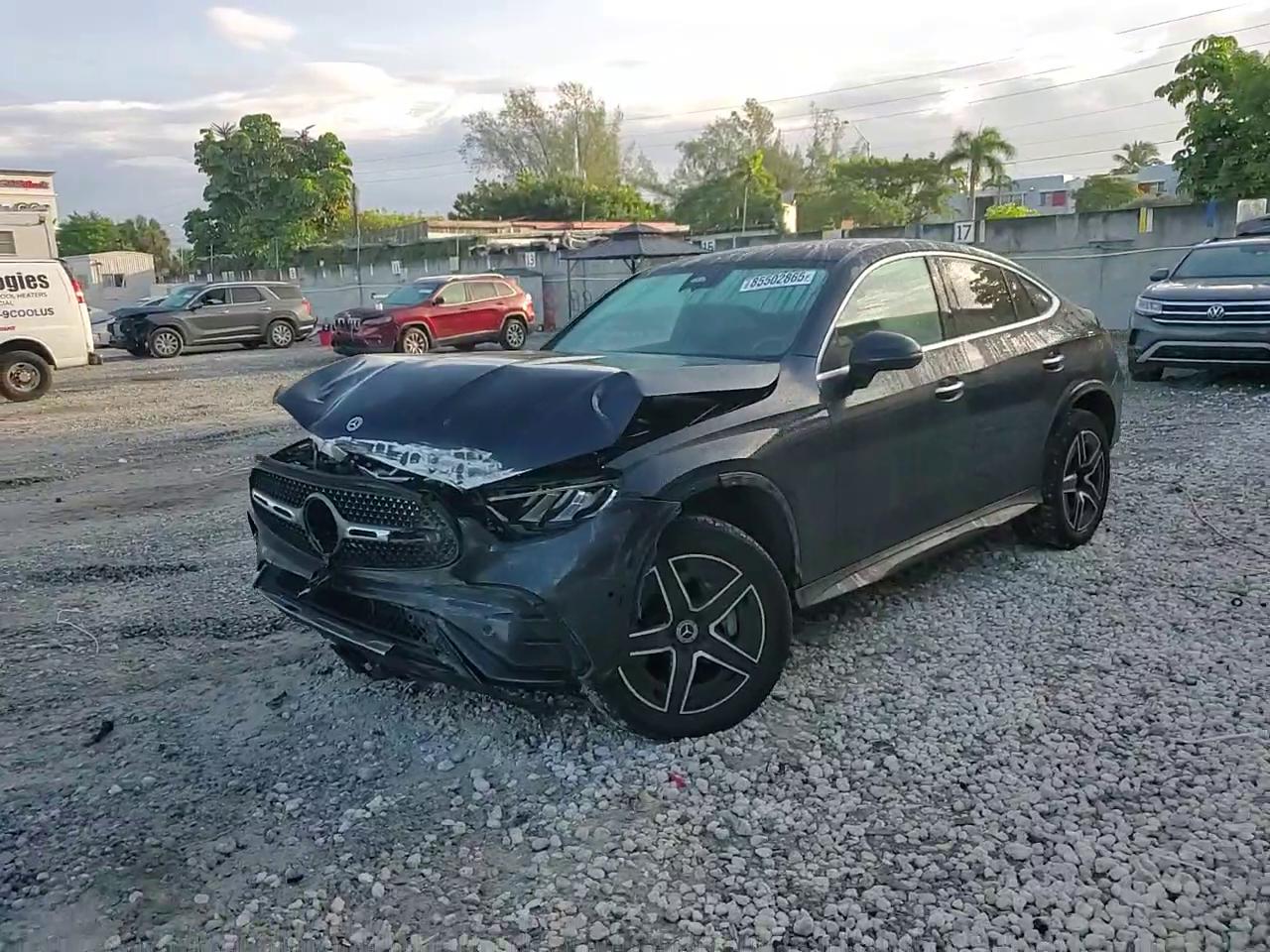 Фото: W1NKJ4HBXRF095897