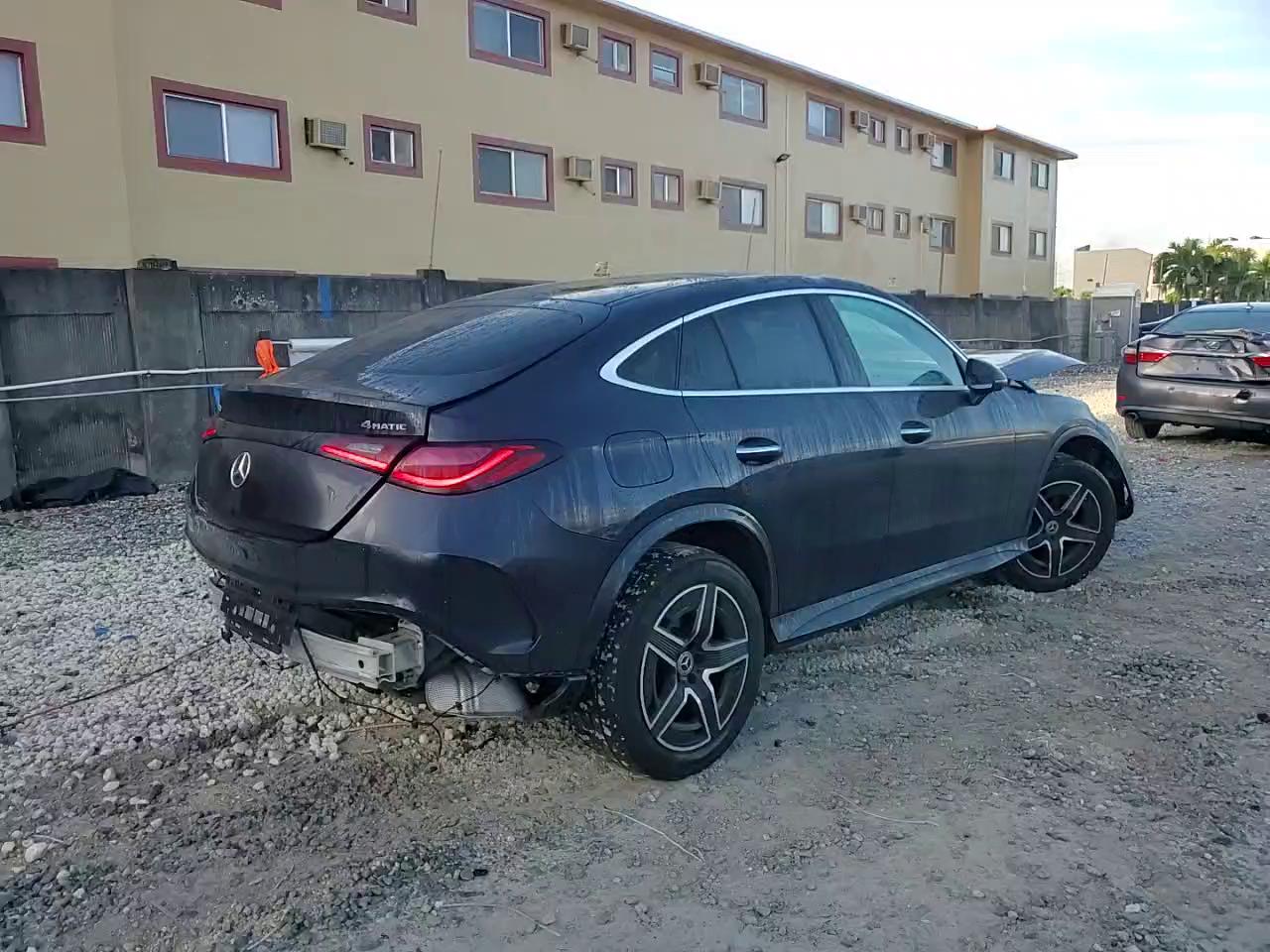 Фото: W1NKJ4HBXRF095897