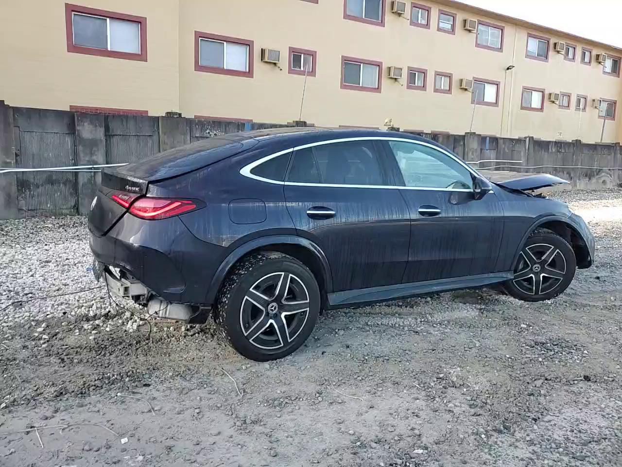 Фото: W1NKJ4HBXRF095897