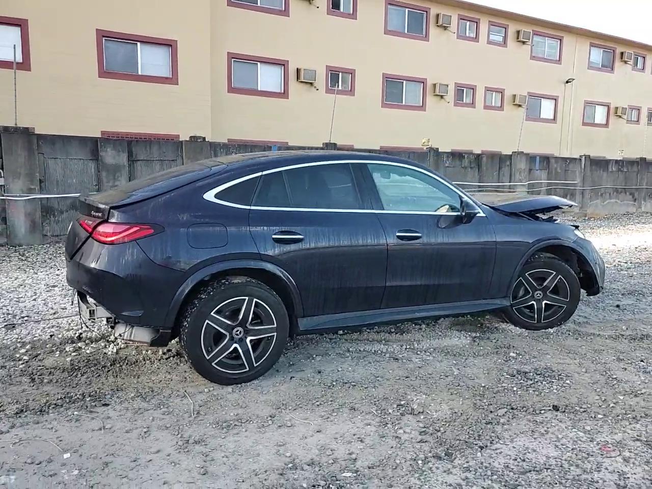 Фото: W1NKJ4HBXRF095897