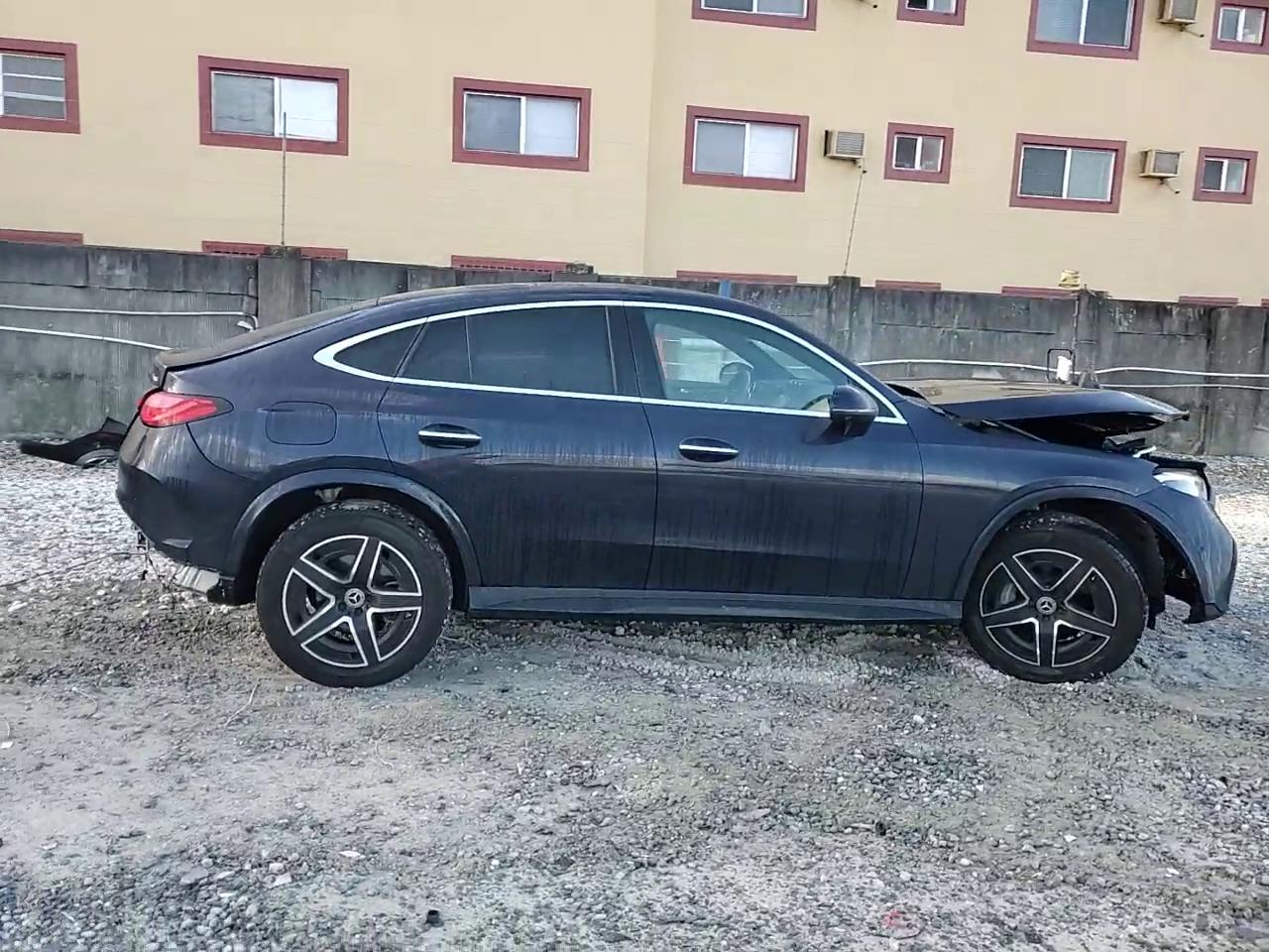 Фото: W1NKJ4HBXRF095897