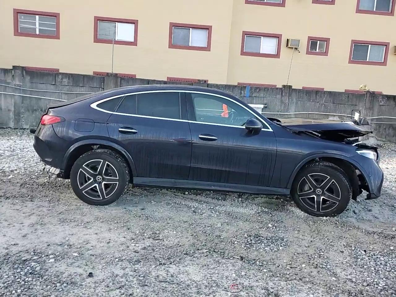 Фото: W1NKJ4HBXRF095897