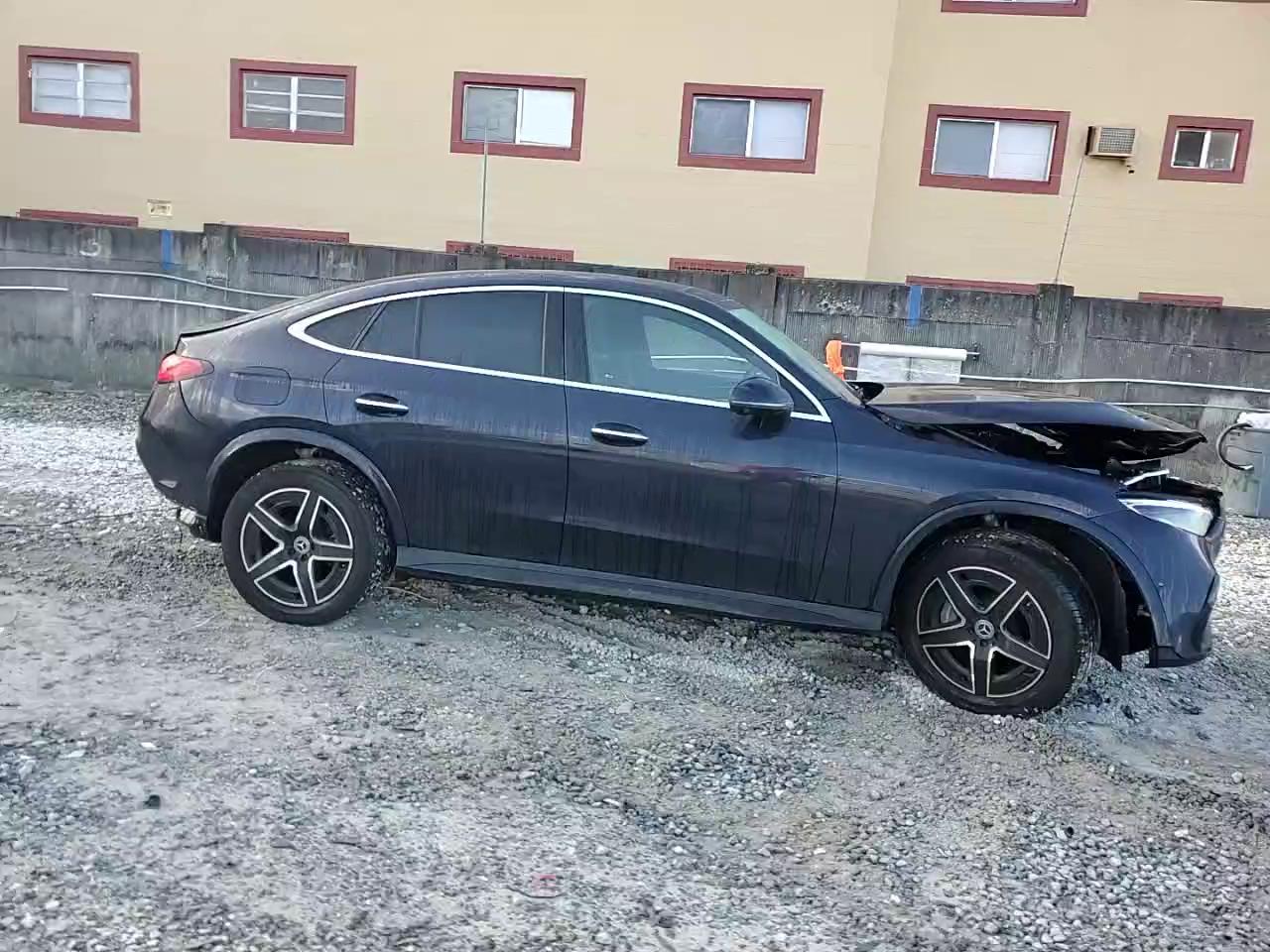 Фото: W1NKJ4HBXRF095897