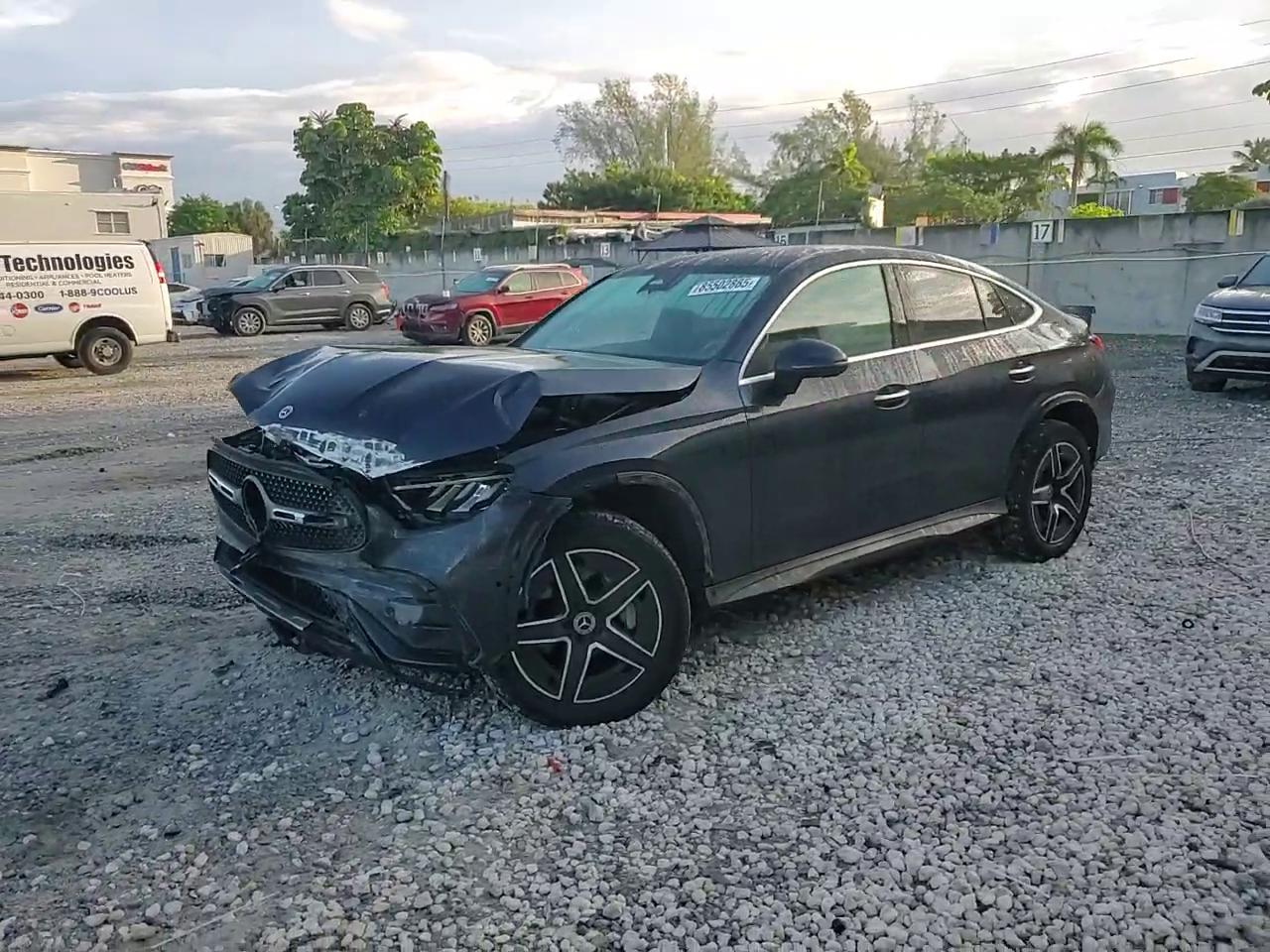 Фото: W1NKJ4HBXRF095897