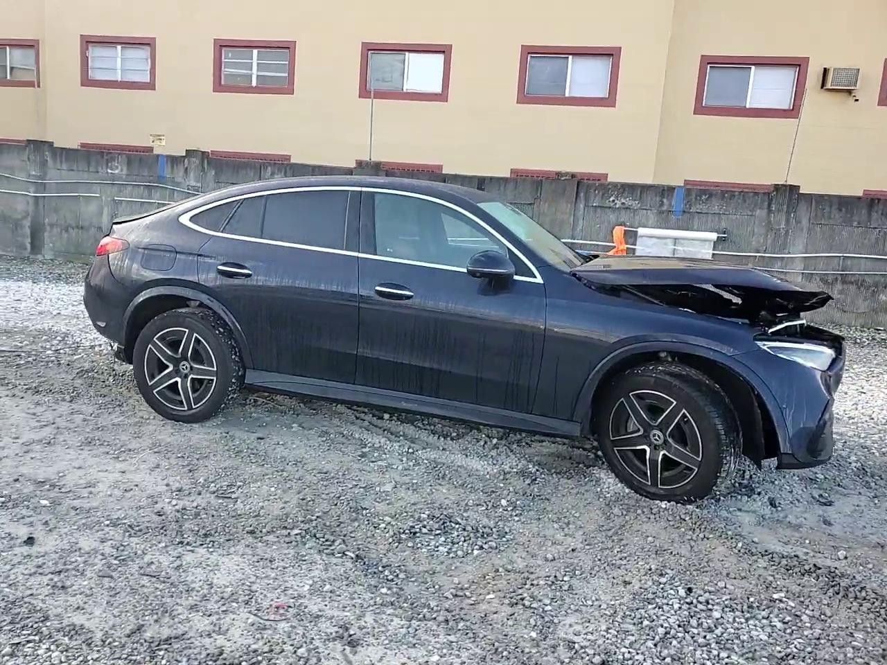 Фото: W1NKJ4HBXRF095897