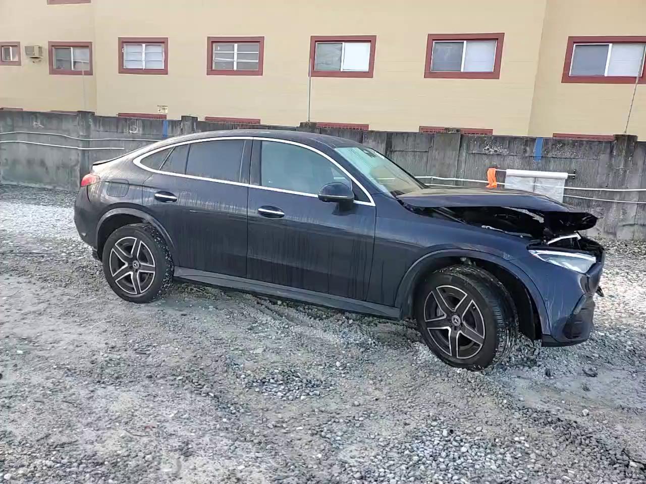 Фото: W1NKJ4HBXRF095897