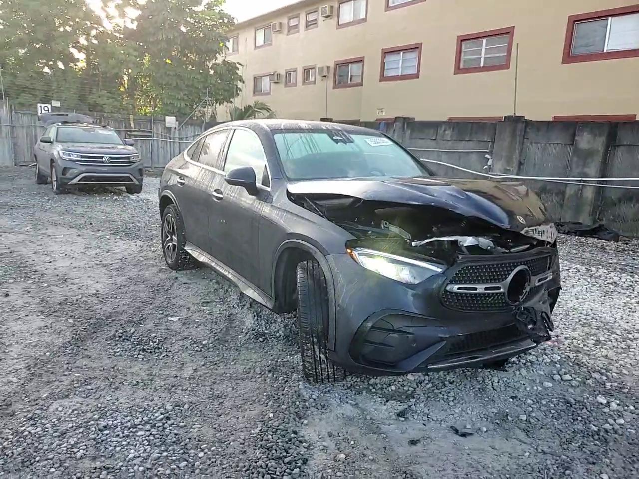 Фото: W1NKJ4HBXRF095897