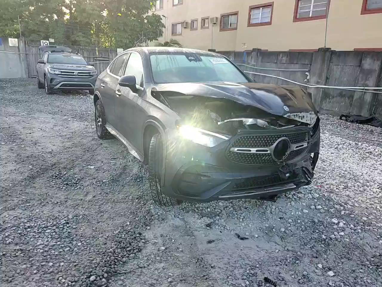 Фото: W1NKJ4HBXRF095897