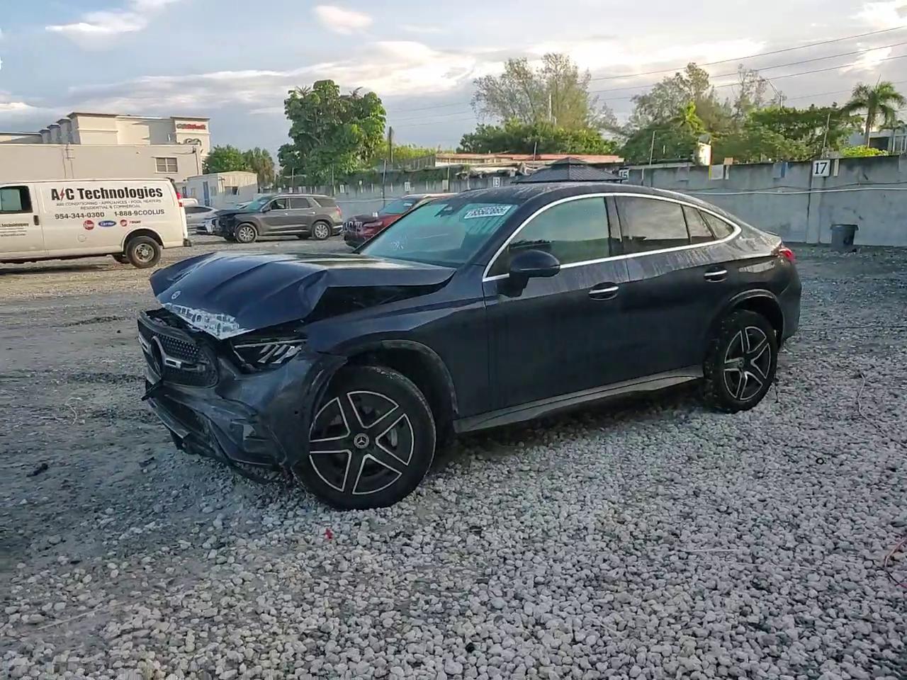 Фото: W1NKJ4HBXRF095897