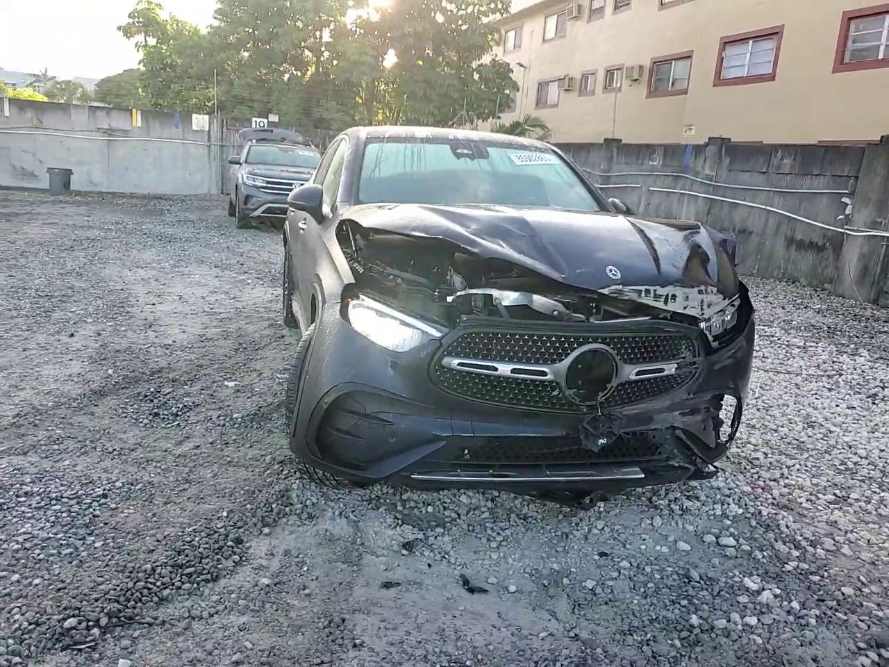 Фото: W1NKJ4HBXRF095897