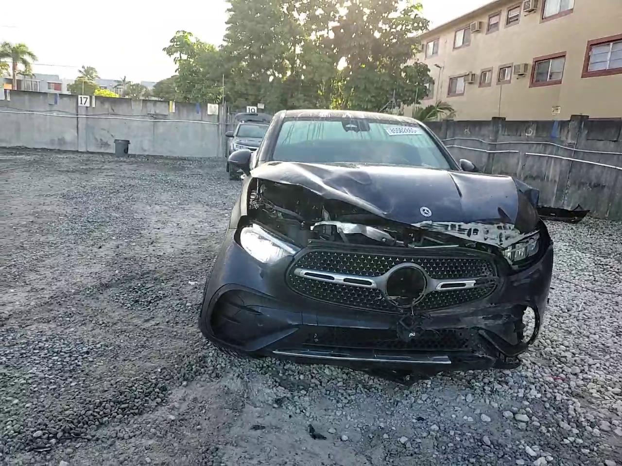 Фото: W1NKJ4HBXRF095897