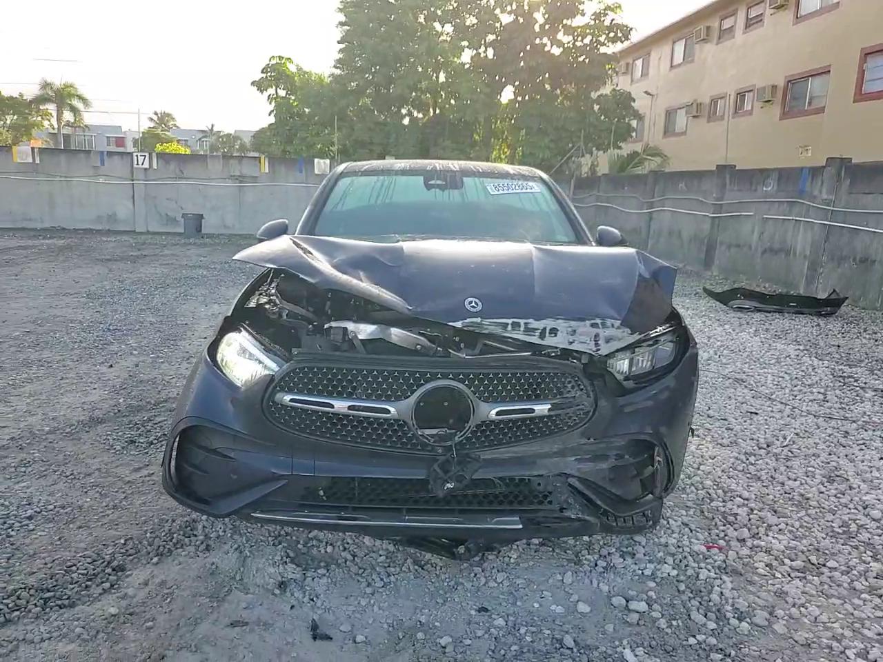 Фото: W1NKJ4HBXRF095897