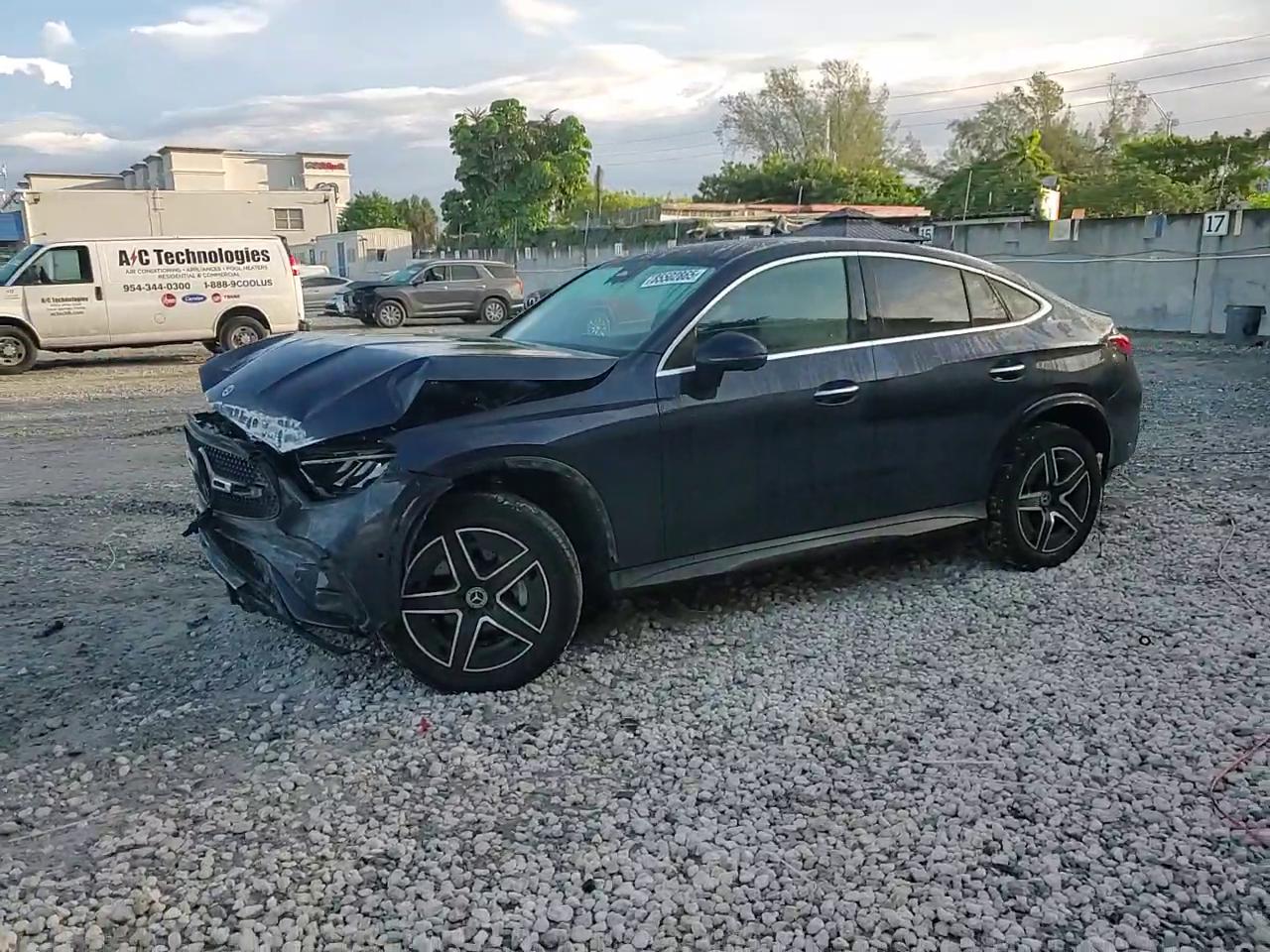 Фото: W1NKJ4HBXRF095897