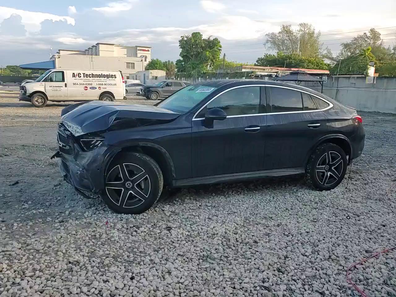 Фото: W1NKJ4HBXRF095897