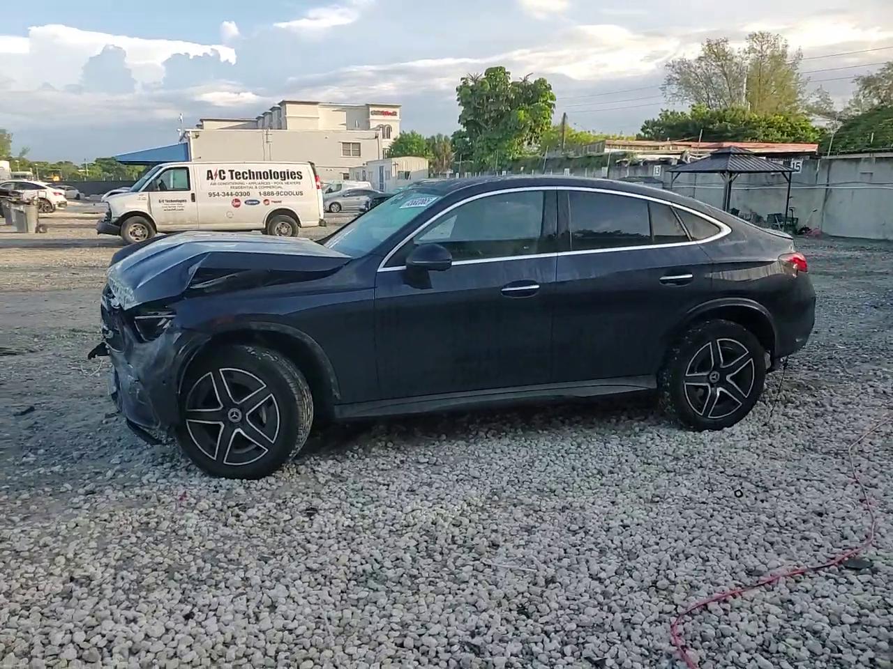 Фото: W1NKJ4HBXRF095897