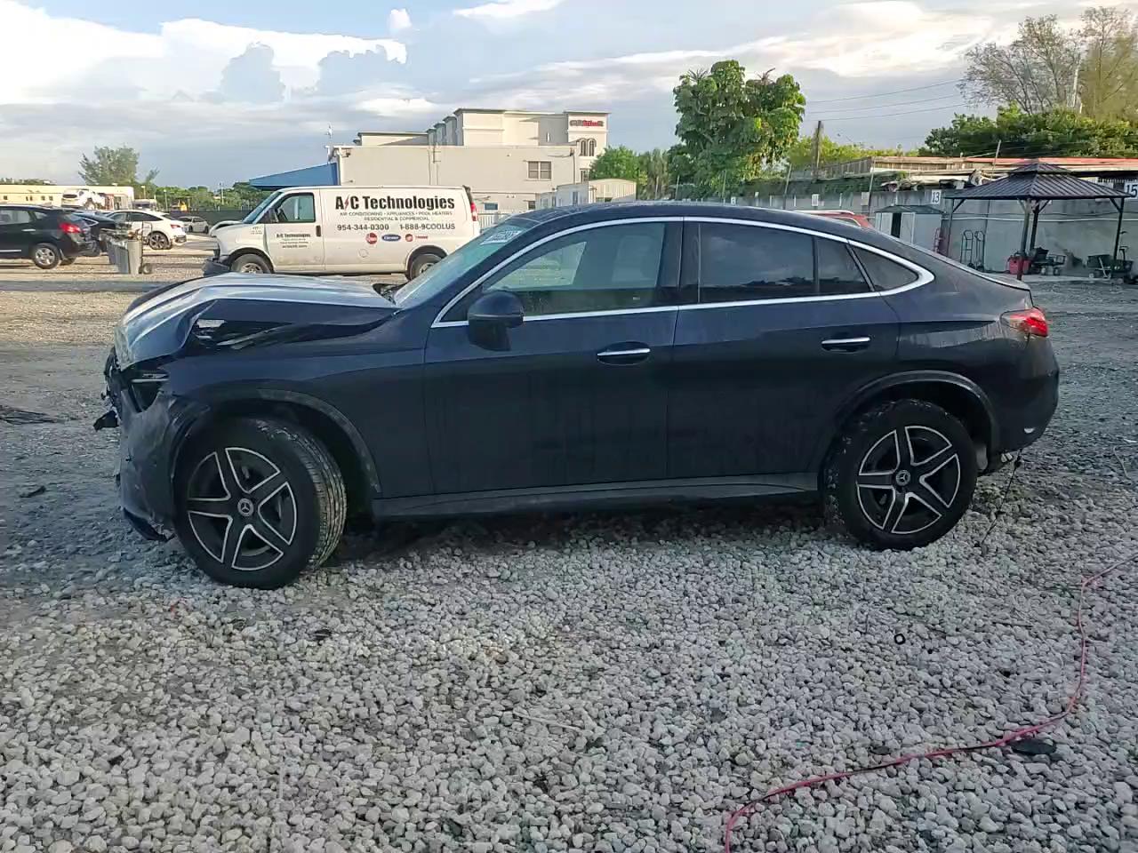 Фото: W1NKJ4HBXRF095897