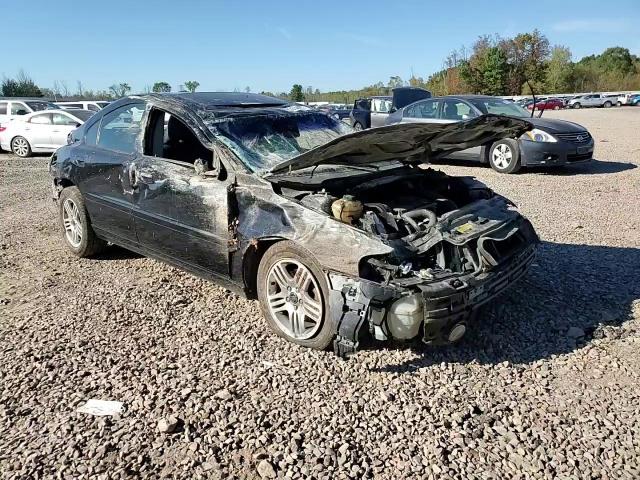 2005 Volvo S60 2.5T VIN: YV1RS592452477779 Lot: 82005425