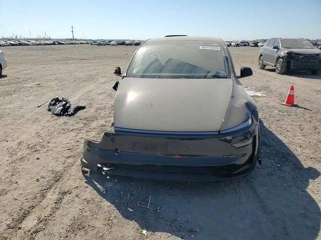 2026 Tesla Model Y VIN: 7SAYGDEEXTA399726 Lot: 86172625