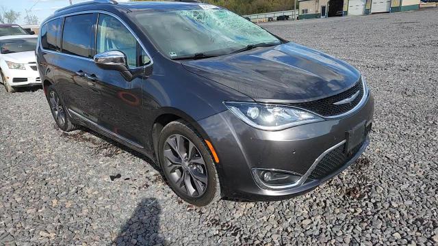 2017 Chrysler Pacifica Limited VIN: 2C4RC1GG6HR812735 Lot: 90452675