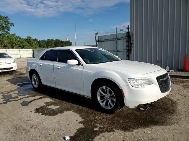 2015 Chrysler 300 Limited VIN: 2C3CCAAG3FH820359 Lot: 84388445