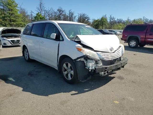 2017 Toyota Sienna Le VIN: 5TDKZ3DC7HS853105 Lot: 81829925