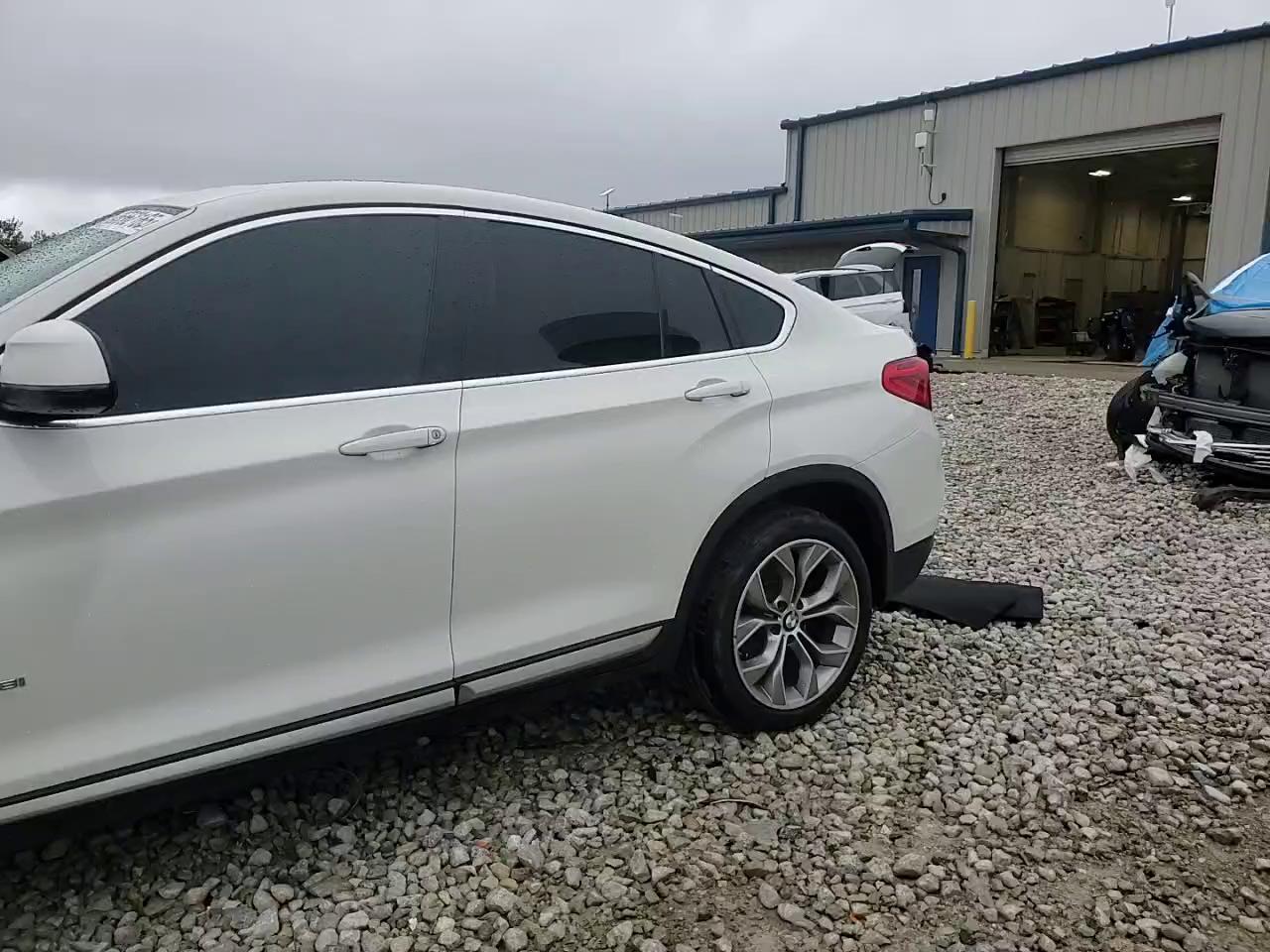 Фото: 5UXXW3C51J0T82187